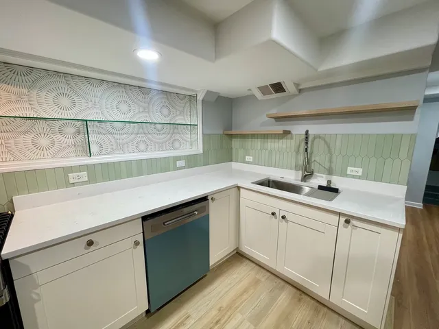 $2,850 | 2112 North Sawyer Avenue, Unit I, Chicago, IL 60647