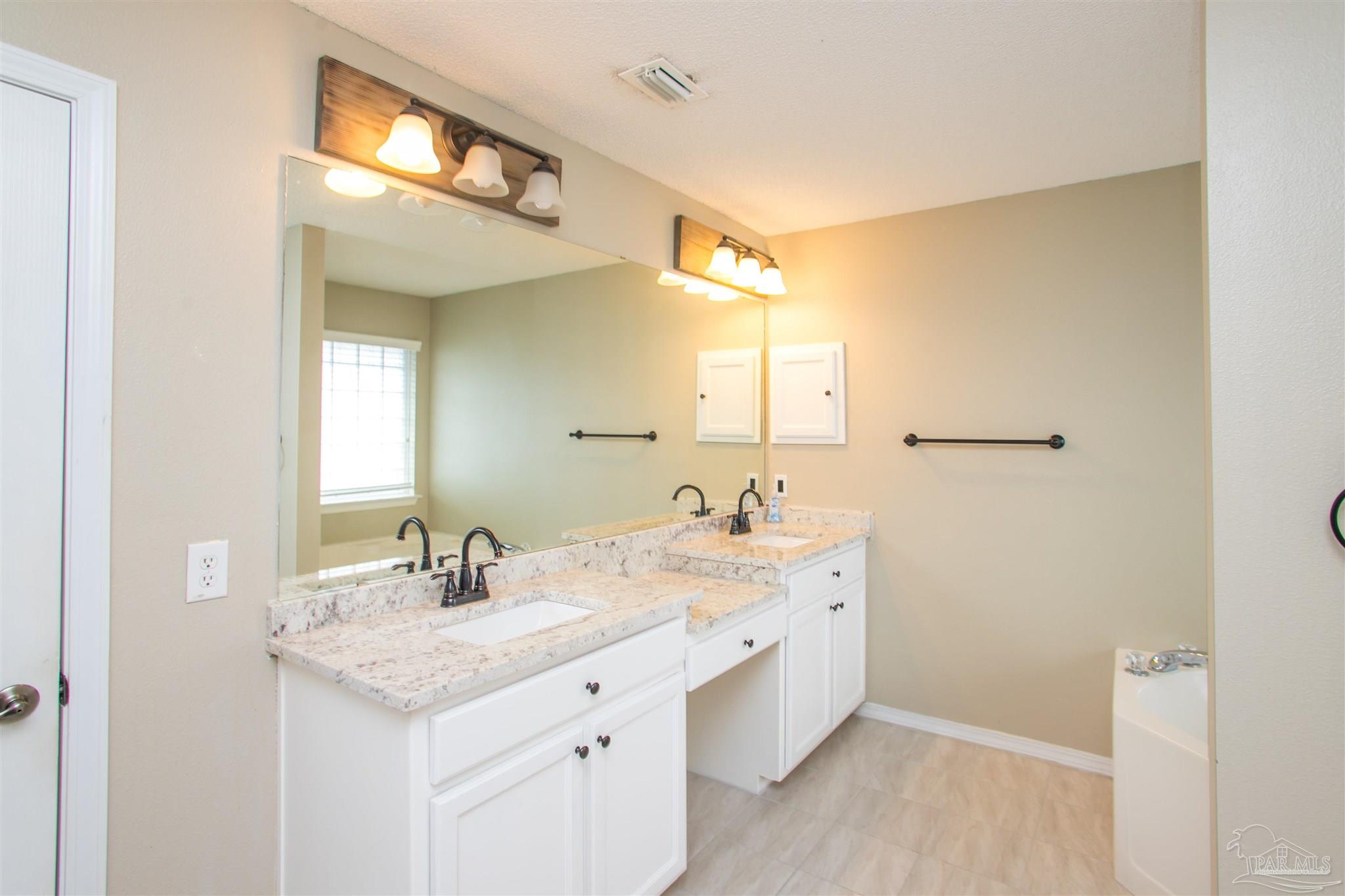 1017 Rin Court Milton, FL 32583 - Photo 7 of 13 Gallery Image 7