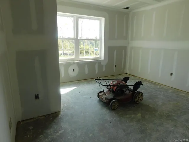 $579,900 | 90 Quaker Street, Wallkill, NY 12589