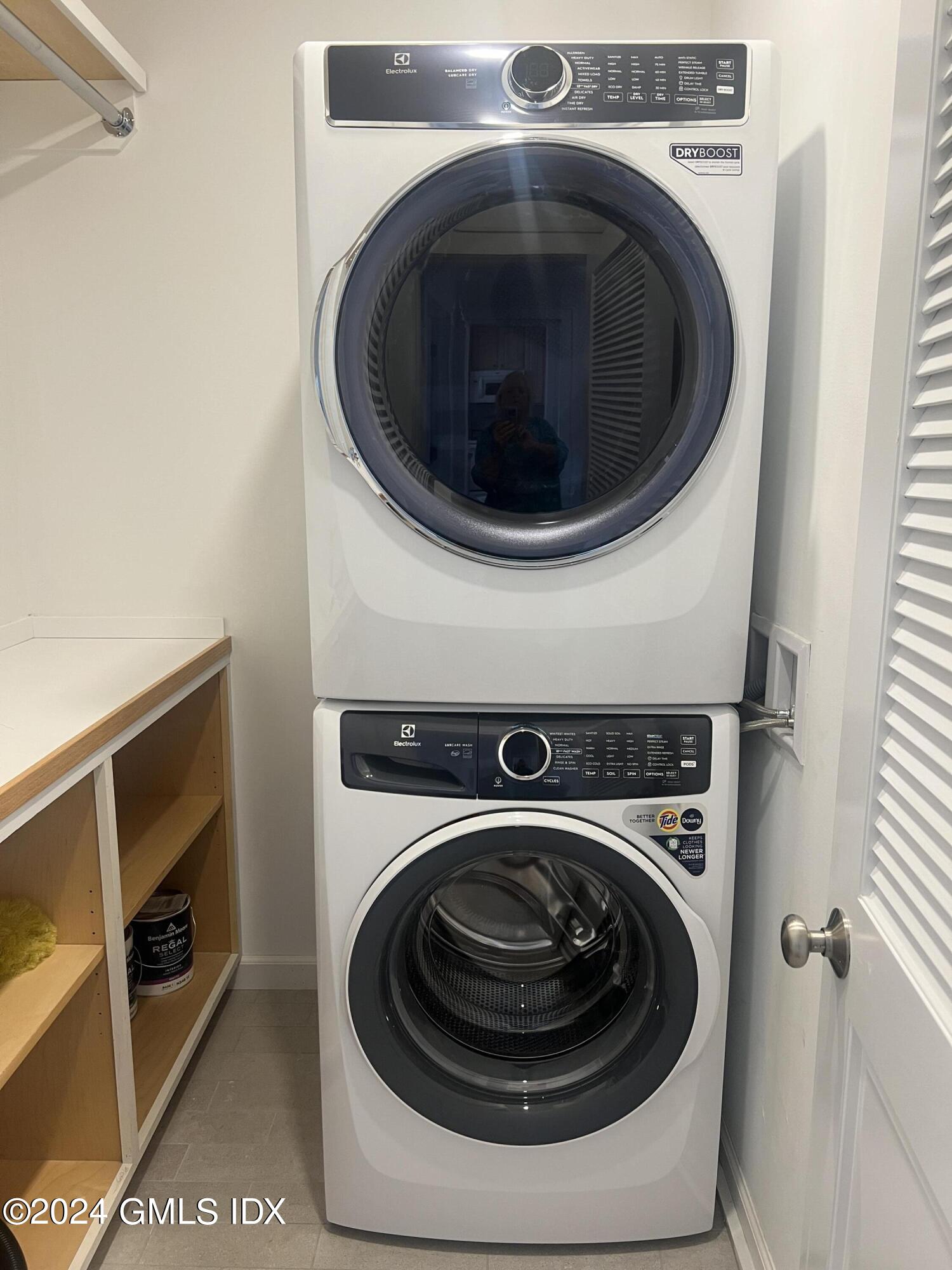 225 Hamilton Avenue, Unit 1 Greenwich, CT 06830 - Photo 30 of 39 washer/dryer