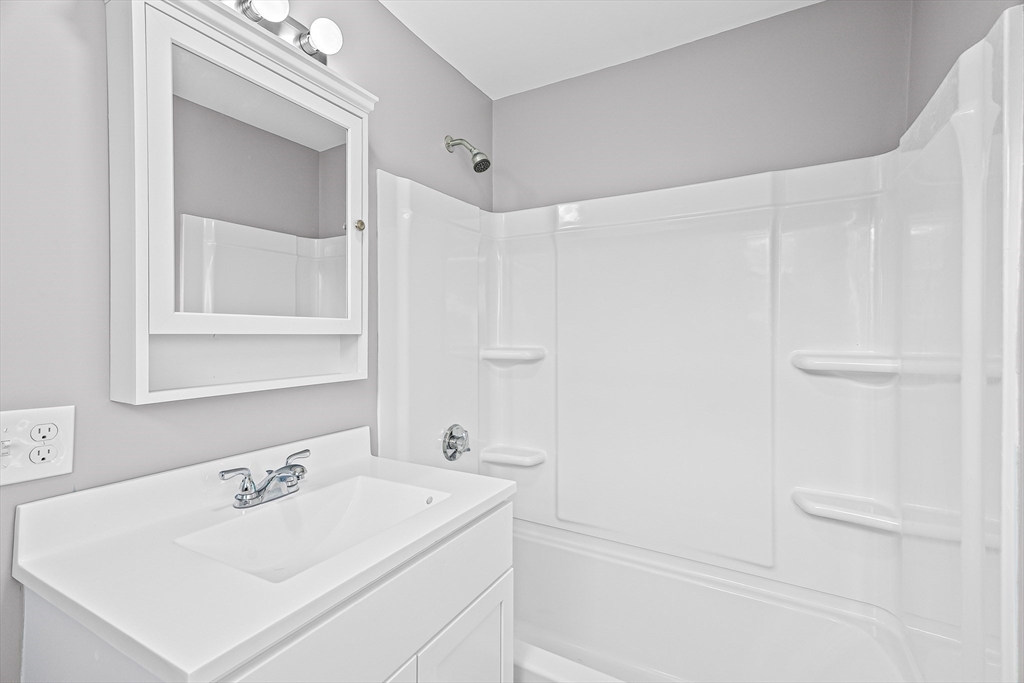 712 Eastern Avenue, Unit 1 Fall River, MA 02723 - Photo 6 of 13