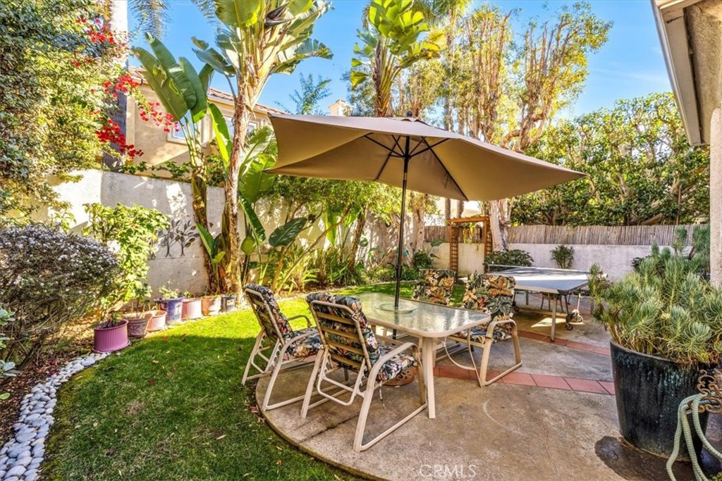 10 St John Dana Point, CA 92629 - Photo 3 of 31 a view of a swimming pool with a table and chairs under an umbrella