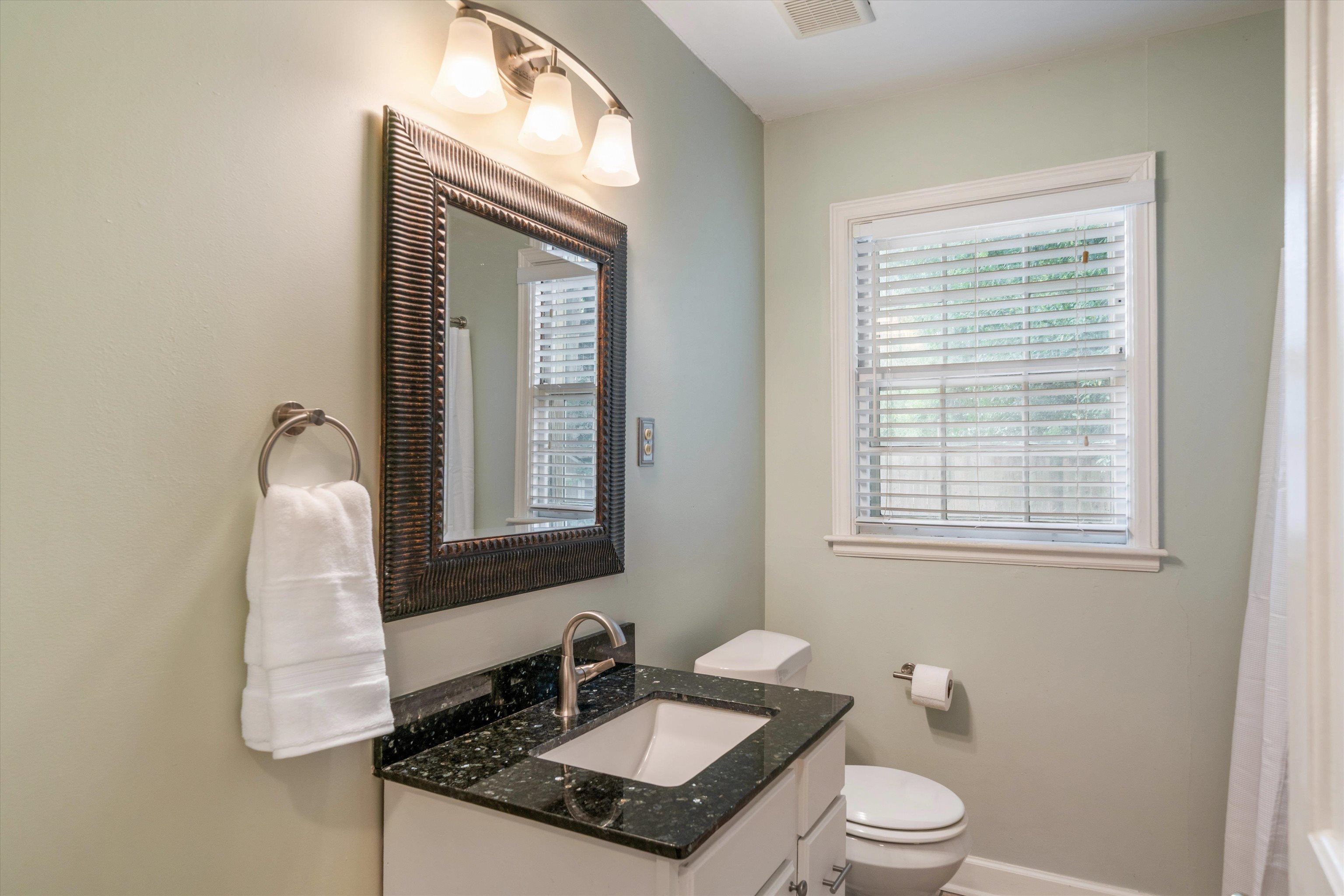 17 North Ashlawn Road Memphis, TN 38112 - Photo 12 of 28 Bathroom featuring vanity and toilet