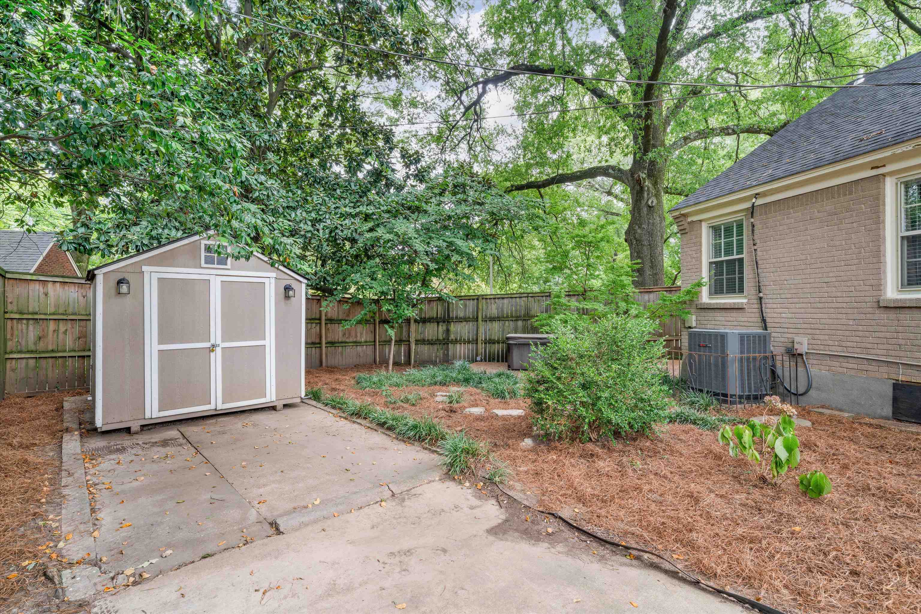 17 North Ashlawn Road Memphis, TN 38112 - Photo 26 of 28 Fenced backyard with a shed