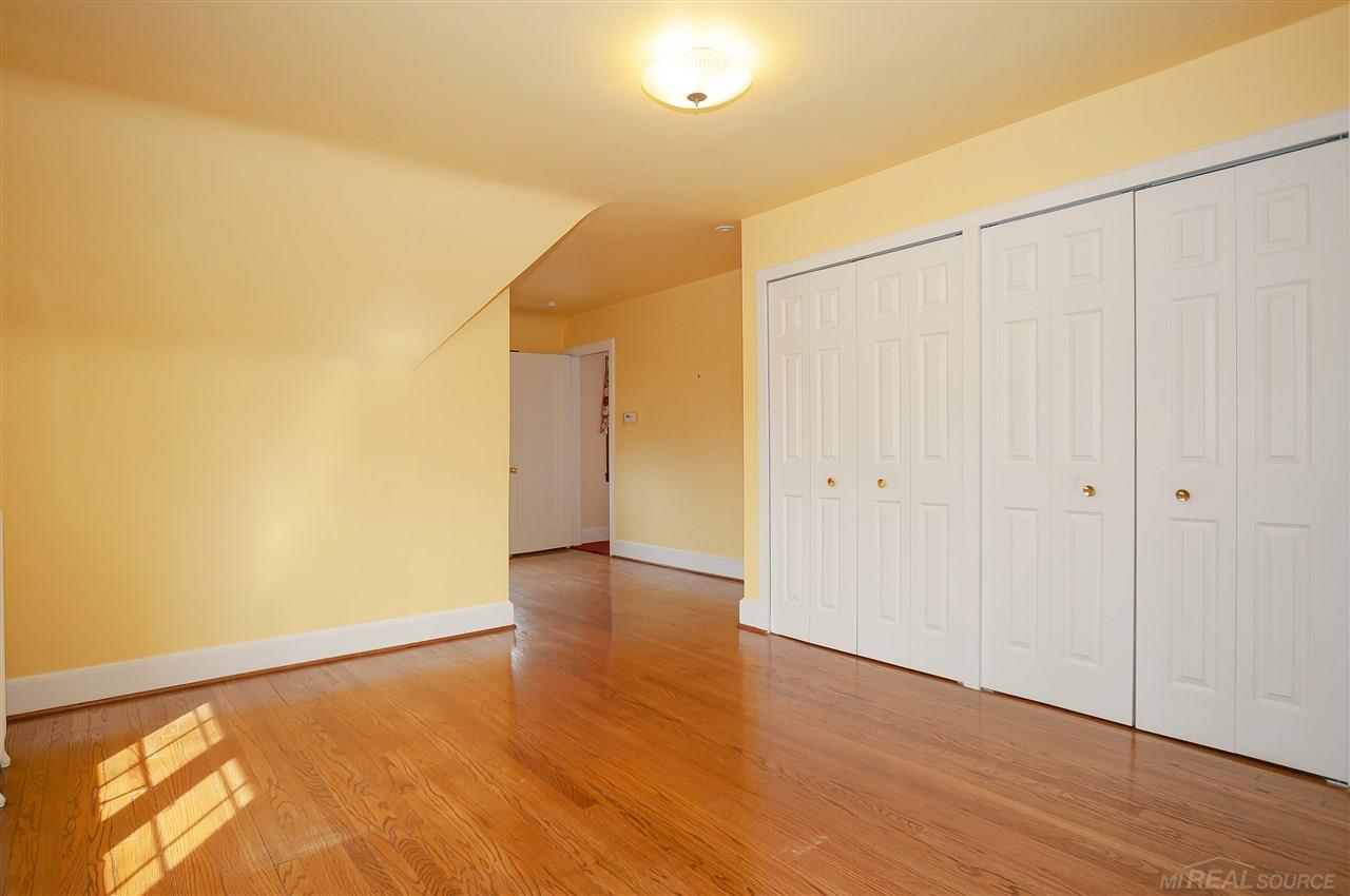814 Barrington Road Grosse Pointe, MI 48230 - Photo 28 of 32 50007901-27.JPG