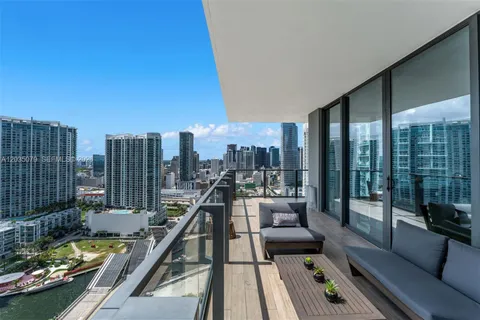 $1,165,000 | 68 Southeast 6th Street, Unit 2612, Miami, FL 33131