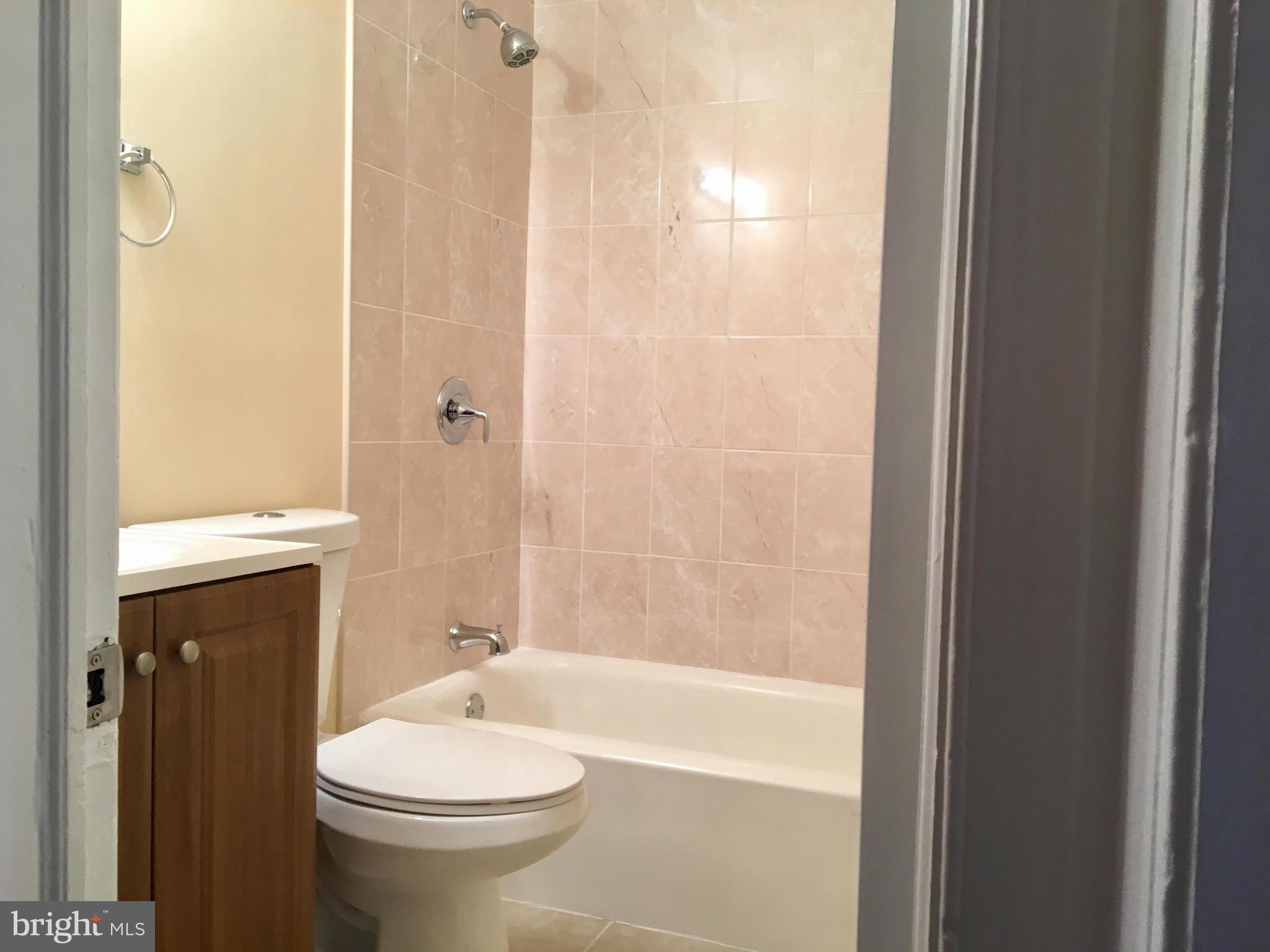 7735 Frederick Road Hyattsville, MD 20784 - Photo 11 of 20 Bath (Master)