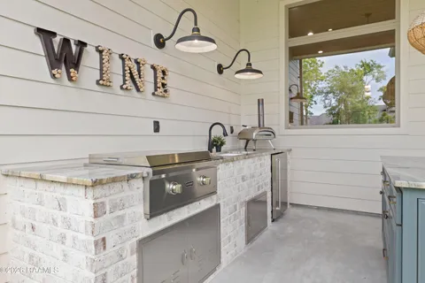 $900,000 | 201 Greyford Drive, Lafayette, LA 70503