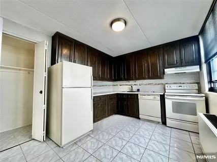 $229,000 | 250 Gorge Road, Unit 23A, Cliffside Park, NJ 07010