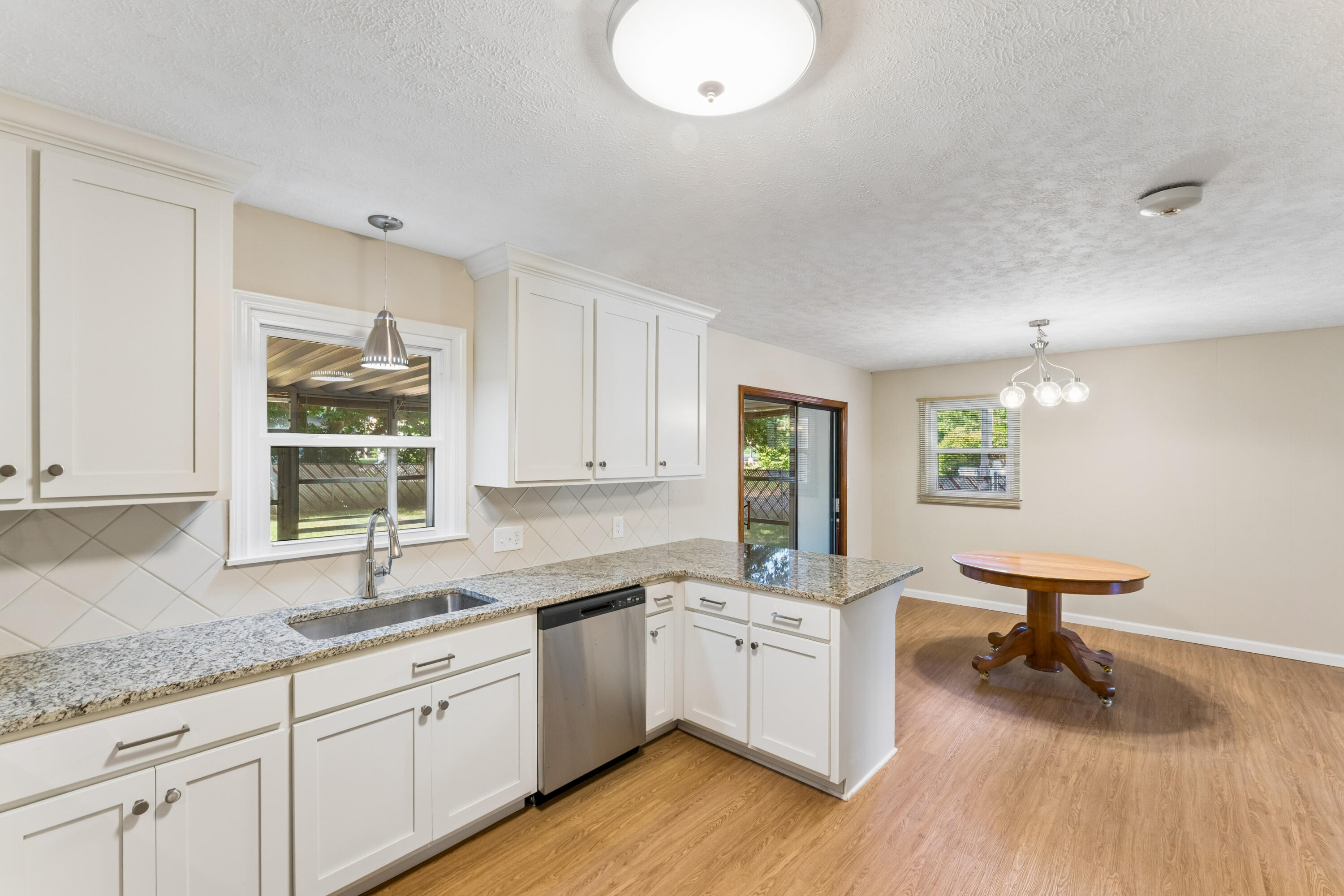 1206 East Rosebrier Street Springfield, MO 65804 - Photo 10 of 27 Kitchen