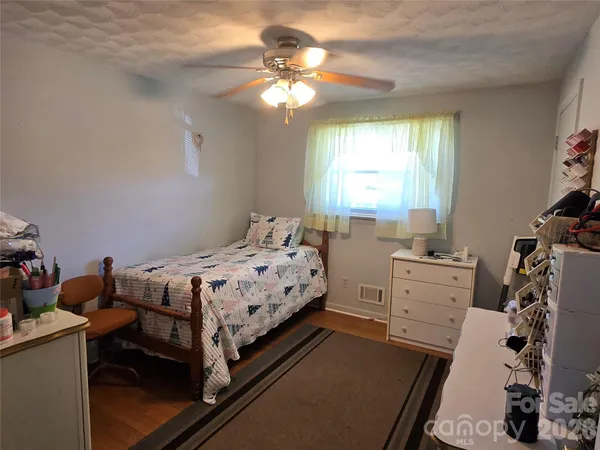 $230,000 | 2824 25th Avenue Northeast, Hickory, NC 28601