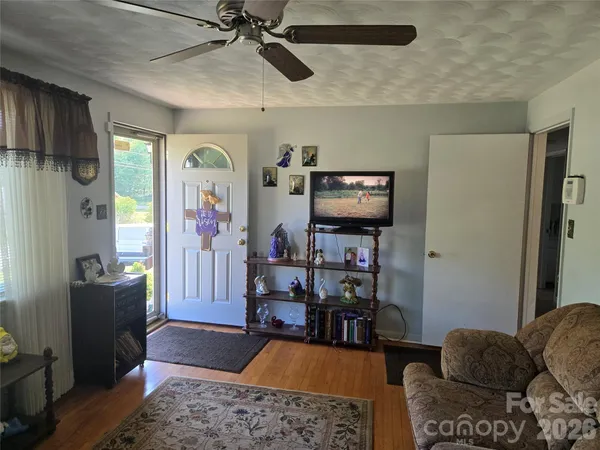 $230,000 | 2824 25th Avenue Northeast, Hickory, NC 28601