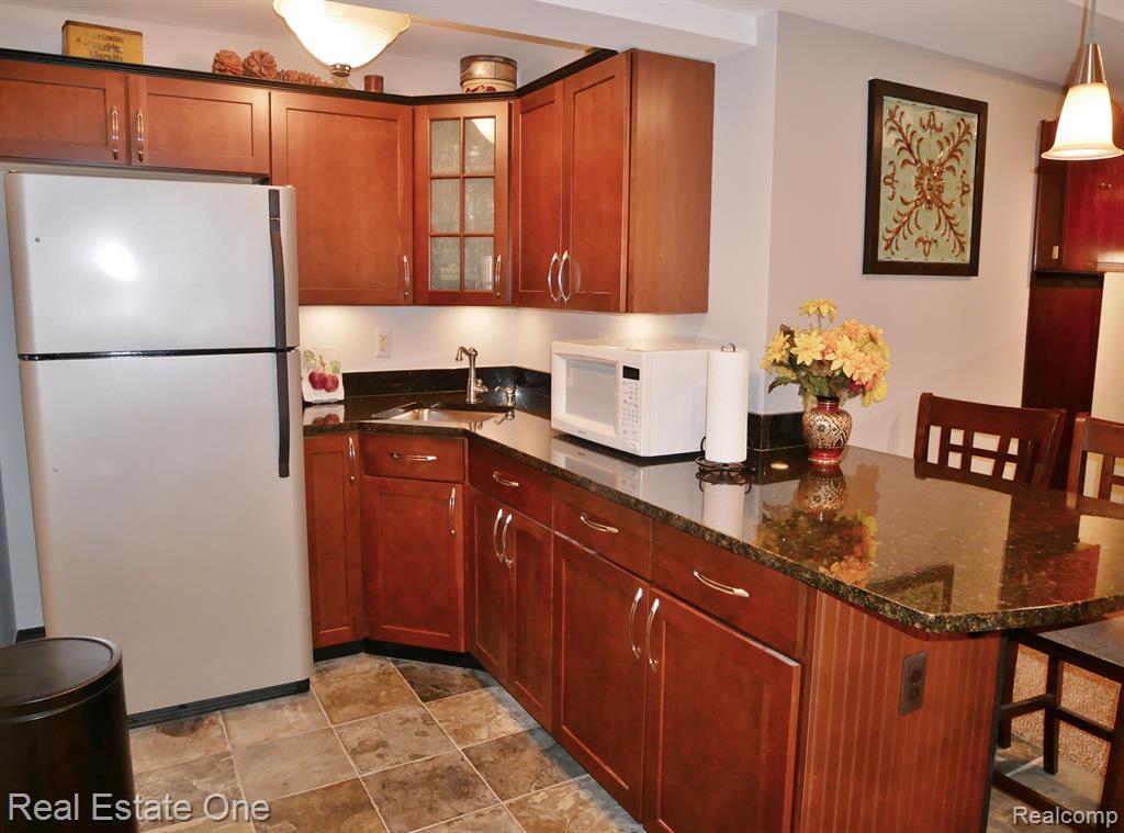 3328 Brompton Rochester Hills, MI 48309 - Photo 27 of 35