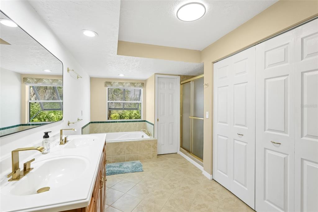 707 Oneida Road Palmetto, FL 34221 - Photo 9 of 37 Gallery Image 9