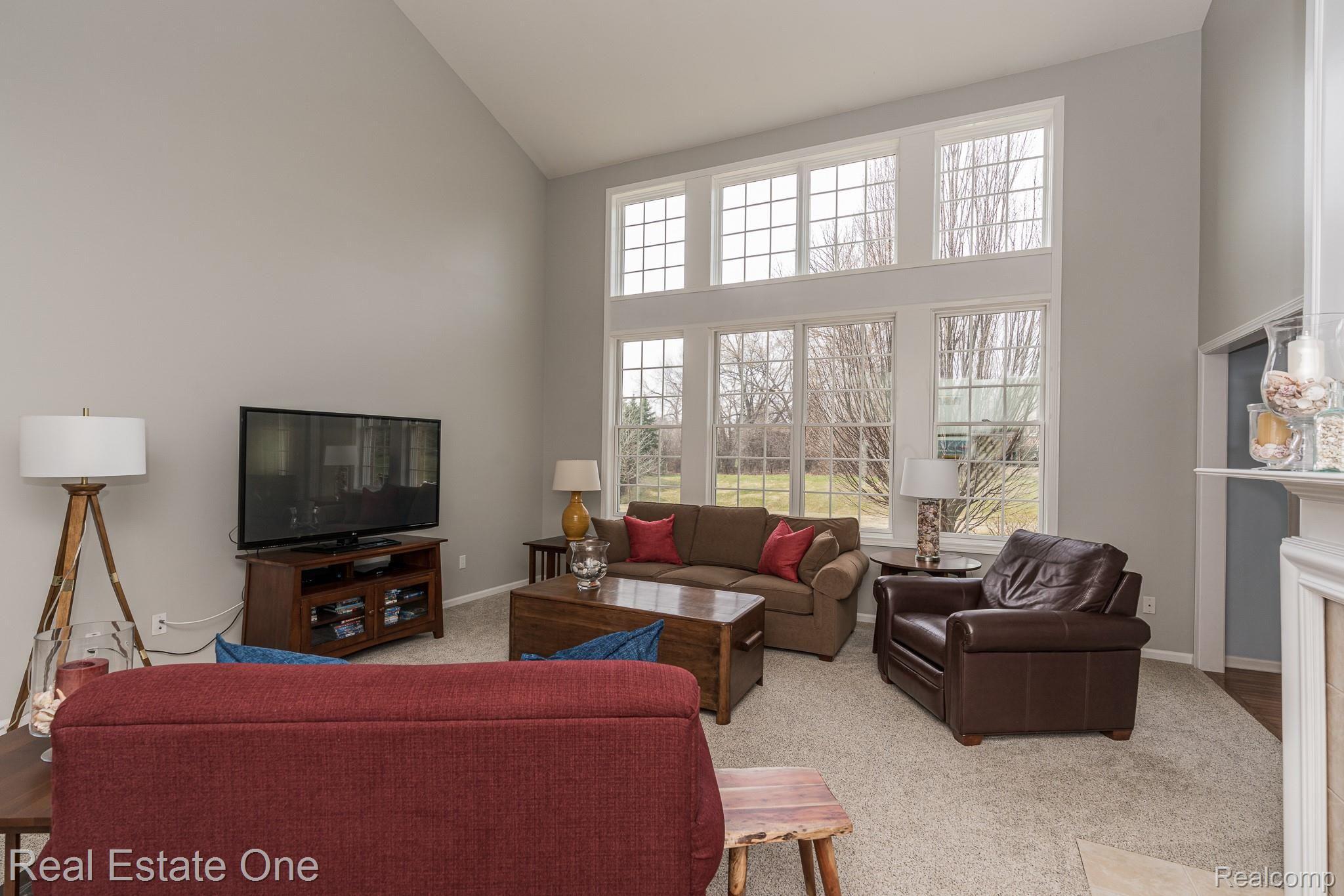 1039 Miners Run Rochester, MI 48306 - Photo 9 of 37 Great Room