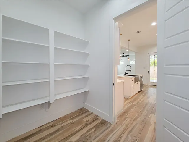 $399,900 | 5019 Creekmont Drive, Houston, TX 77091