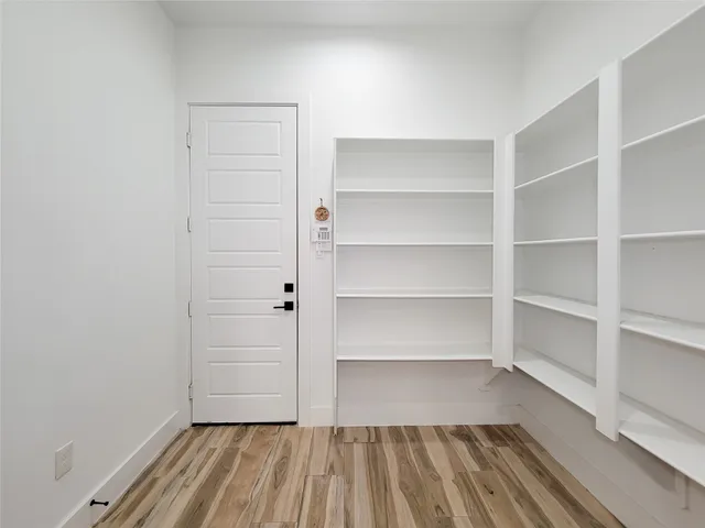 $399,900 | 5019 Creekmont Drive, Houston, TX 77091