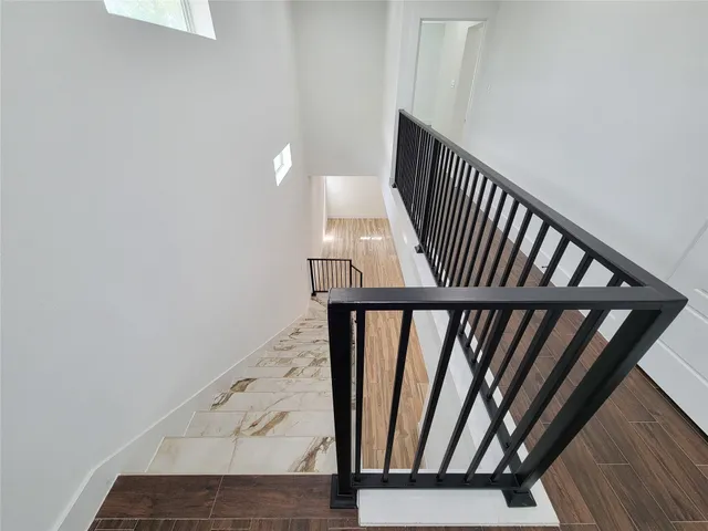 $399,900 | 5019 Creekmont Drive, Houston, TX 77091