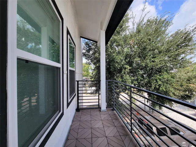 $399,900 | 5019 Creekmont Drive, Houston, TX 77091