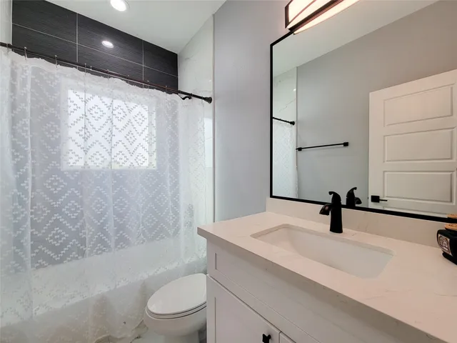 $399,900 | 5019 Creekmont Drive, Houston, TX 77091