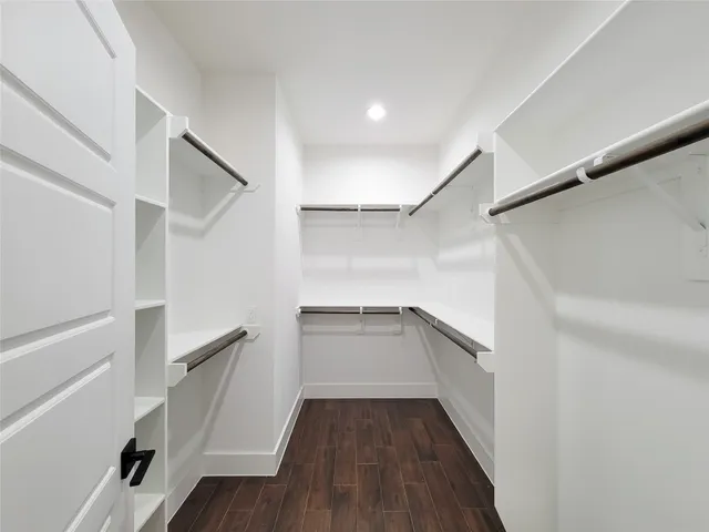 $399,900 | 5019 Creekmont Drive, Houston, TX 77091