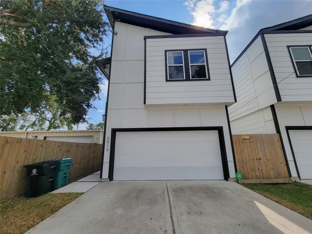 $399,900 | 5019 Creekmont Drive, Houston, TX 77091