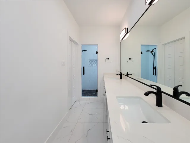 $399,900 | 5019 Creekmont Drive, Houston, TX 77091