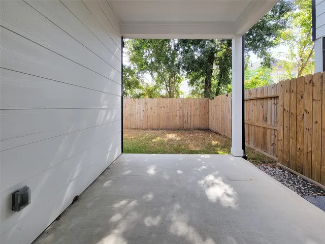 $399,900 | 5019 Creekmont Drive, Houston, TX 77091