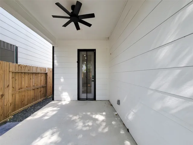 $399,900 | 5019 Creekmont Drive, Houston, TX 77091