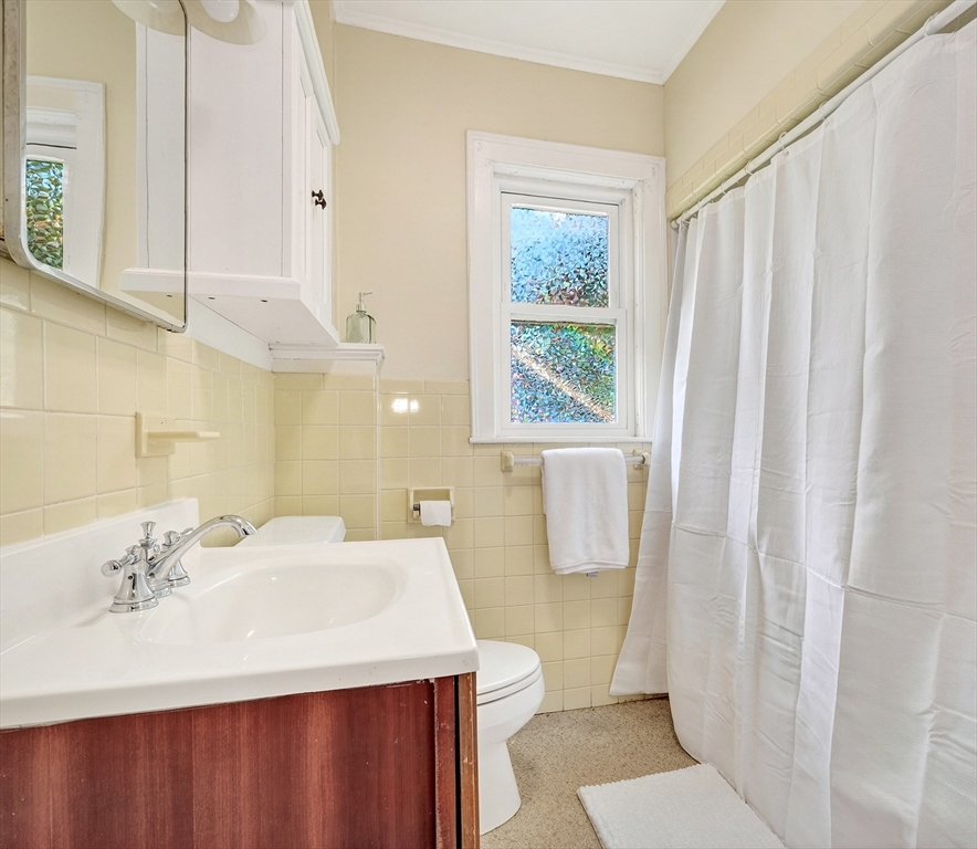 45 Maple Road Melrose, MA 02176 - Photo 26 of 38