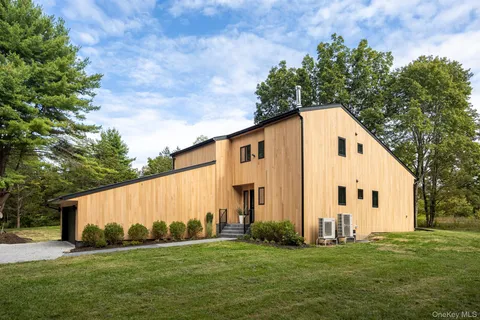 a view of a back yard of the house