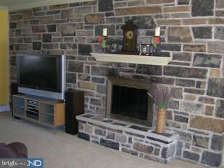 9025 Pine Road Philadelphia, PA 19115 - Photo 3 of 6