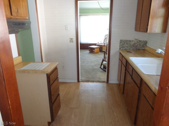 1312 Hillsdale Road Parma, OH 44134 - Photo 9 of 19 Kitchen