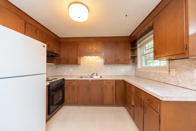 $1,495 | 18 Alexander Avenue, Unit 18, Clinton, MA 01510