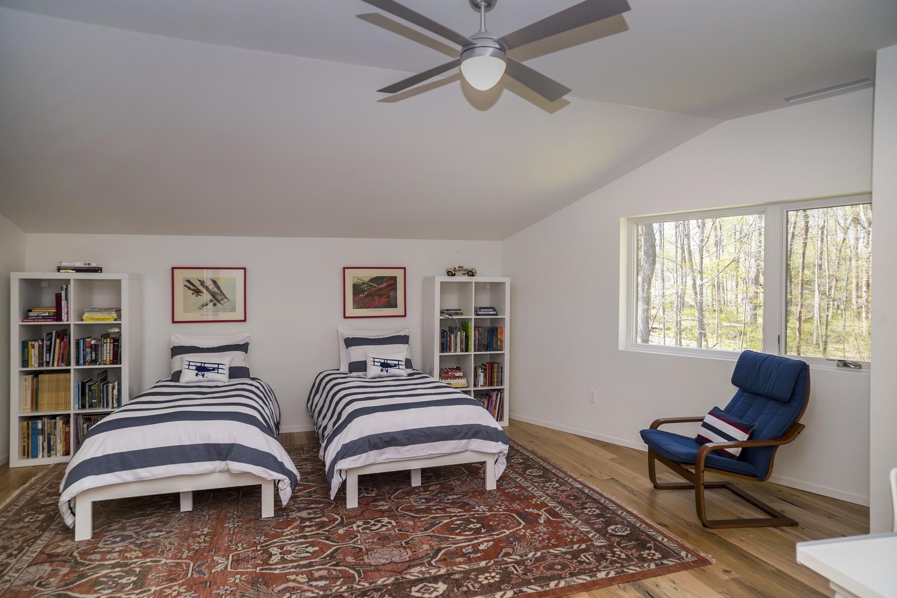 364 Hollow Tree Ridge Road Darien, CT 06820 - Photo 21 of 31 a bedroom with furniture and a window