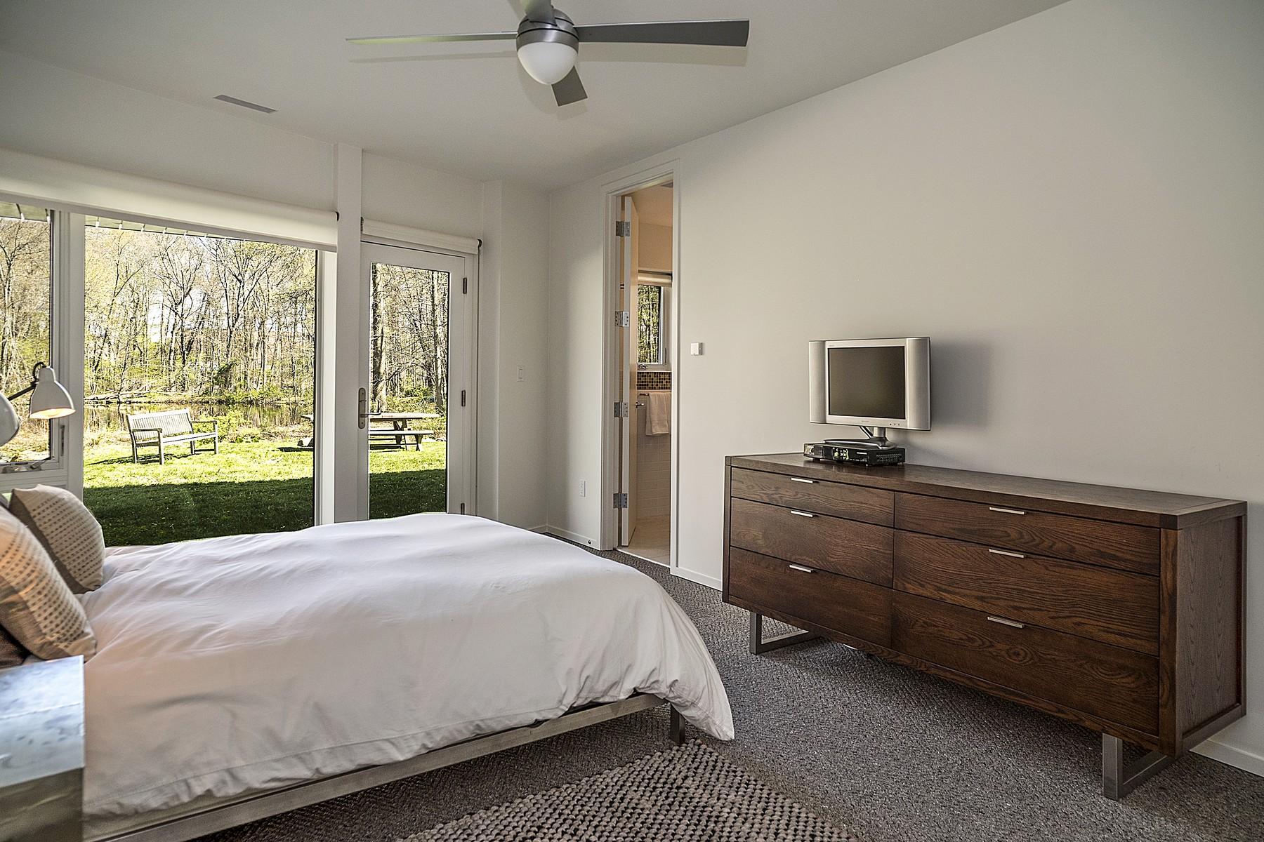 364 Hollow Tree Ridge Road Darien, CT 06820 - Photo 26 of 31 a bed room with a bed window and a television