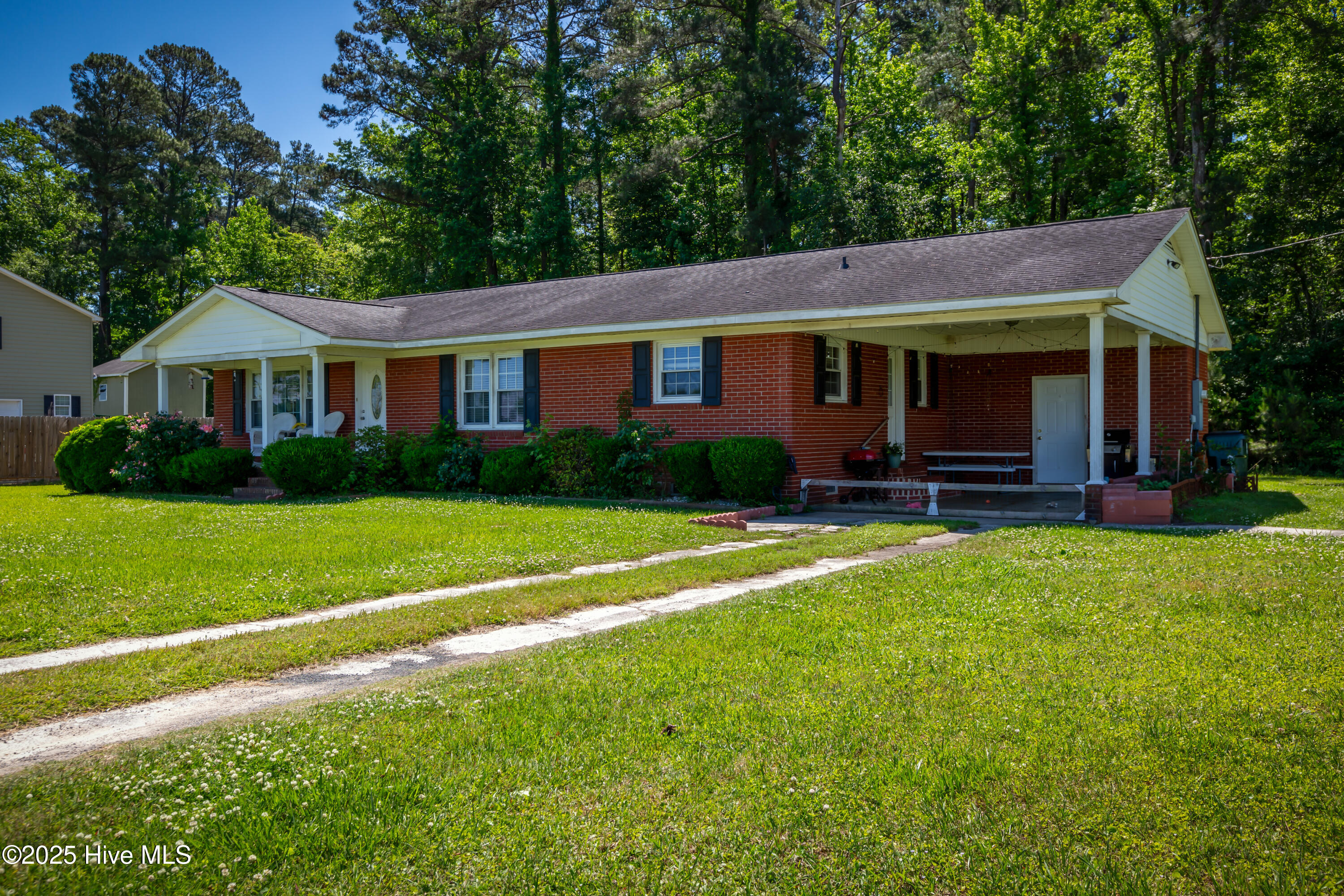 4173 Middle Road Trenton, NC 28585 - Photo 3 of 35 20250507-Rock I (2348 of 1)