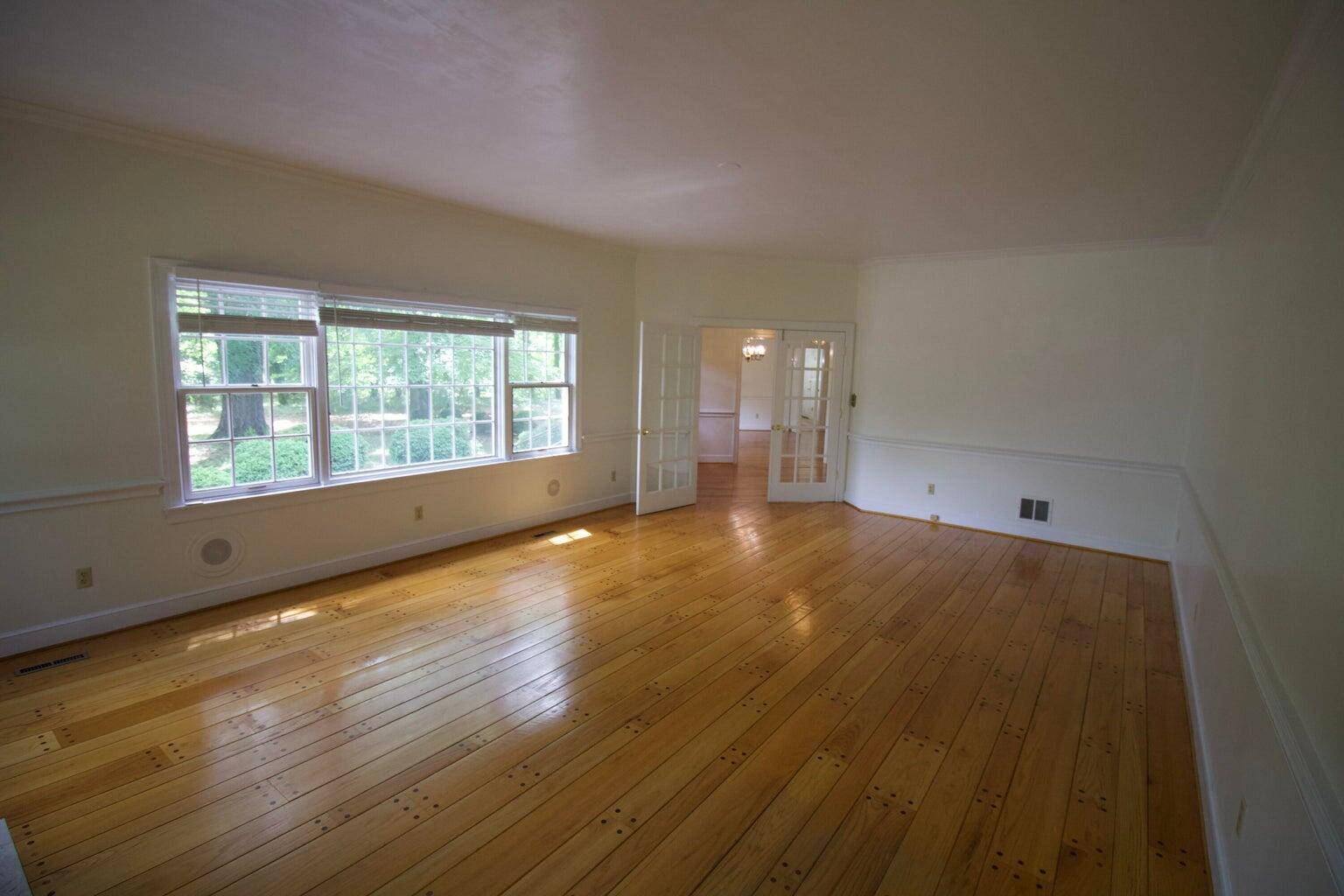 1502 Electric Road Southwest Roanoke, VA 24018 - Photo 4 of 28 3