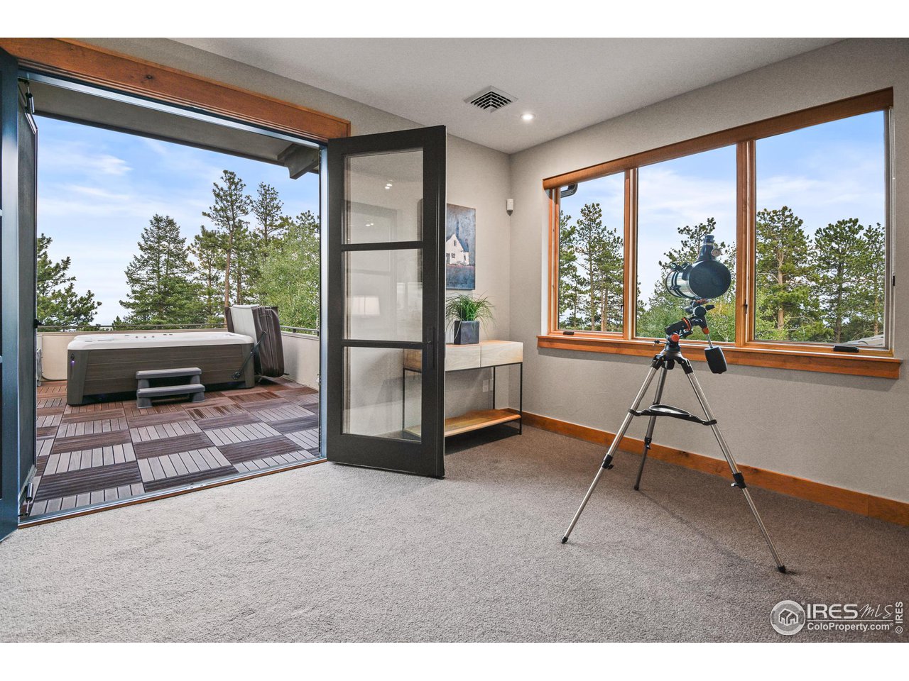 575 Reed Ranch Road Boulder, CO 80302 - Photo 24 of 40 a living room with a floor to ceiling window and a table