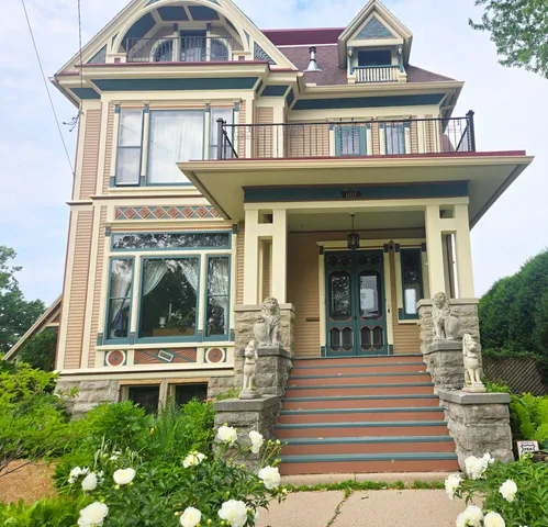 $699,900 | 1107 Algoma Boulevard, Oshkosh, WI 54901