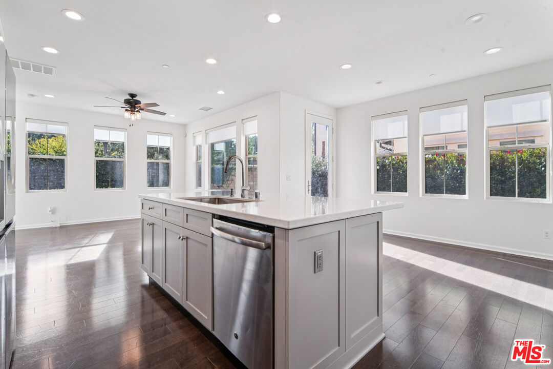 91 Lavender Lake Forest, CA 92630 - Photo 14 of 30