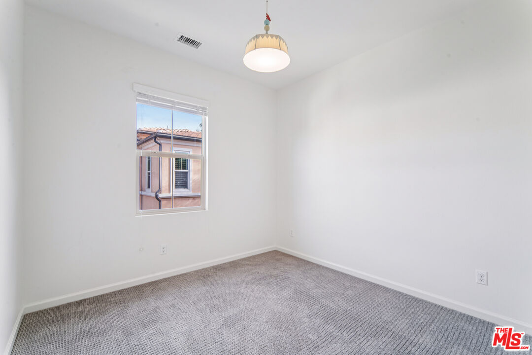 91 Lavender Lake Forest, CA 92630 - Photo 20 of 30