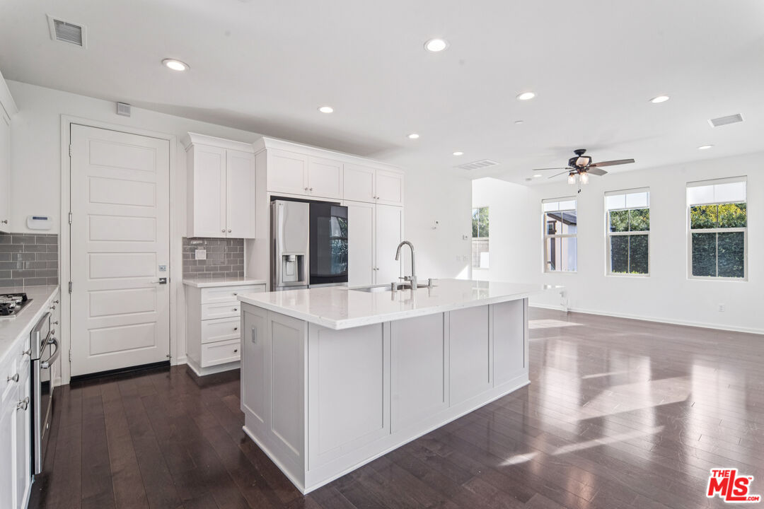 91 Lavender Lake Forest, CA 92630 - Photo 8 of 30