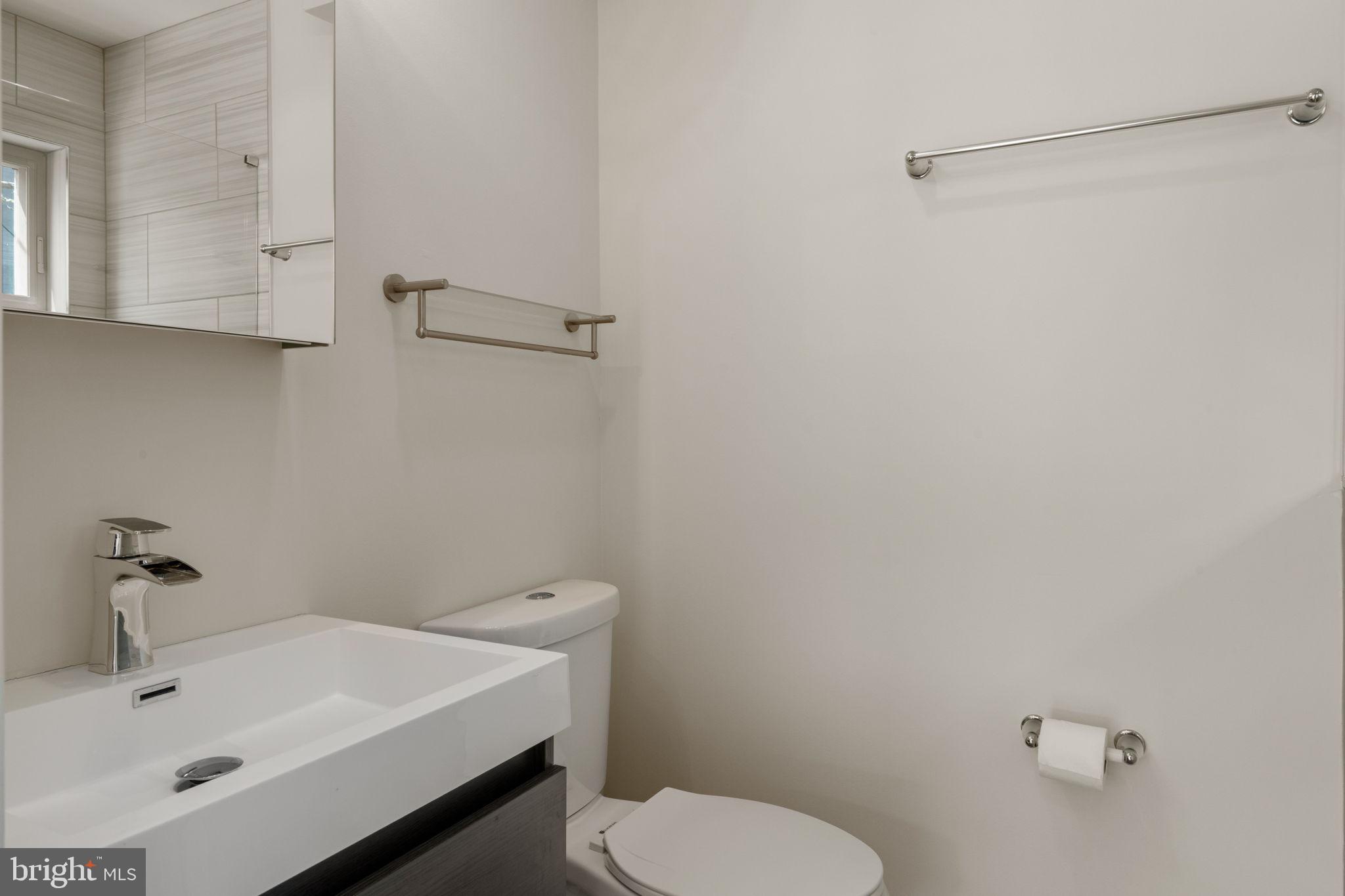 1013 South 12th Street, Unit 3 Philadelphia, PA 19147 - Photo 20 of 57 1st Floor ensuite bathroom