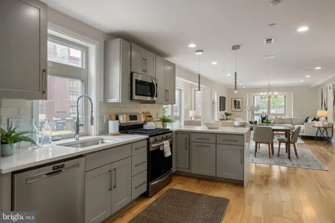 $665,000 | 1013 South 12th Street, Unit 3, Philadelphia, PA 19147