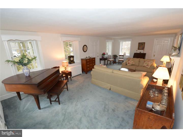 336 Oak Terrace Wayne, PA 19087 - Photo 2 of 24 Gallery Image 2