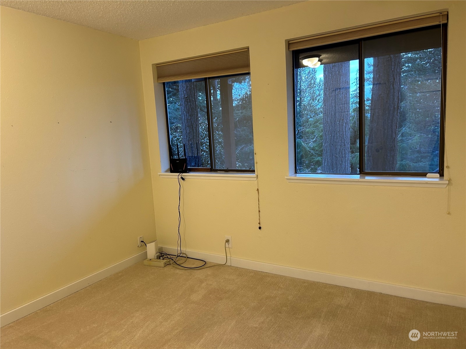 2106 37th Street Bellingham, WA 98229 - Photo 28 of 32 an empty room with windows