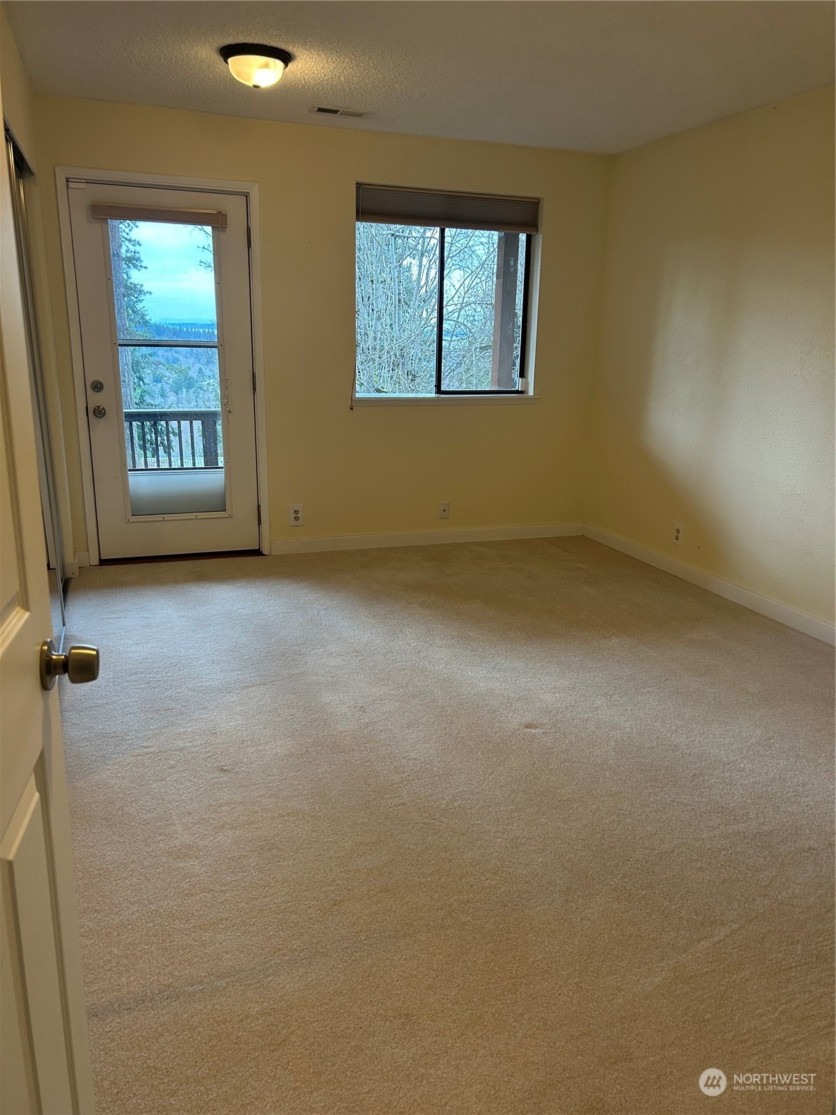2106 37th Street Bellingham, WA 98229 - Photo 29 of 32 an empty room with windows