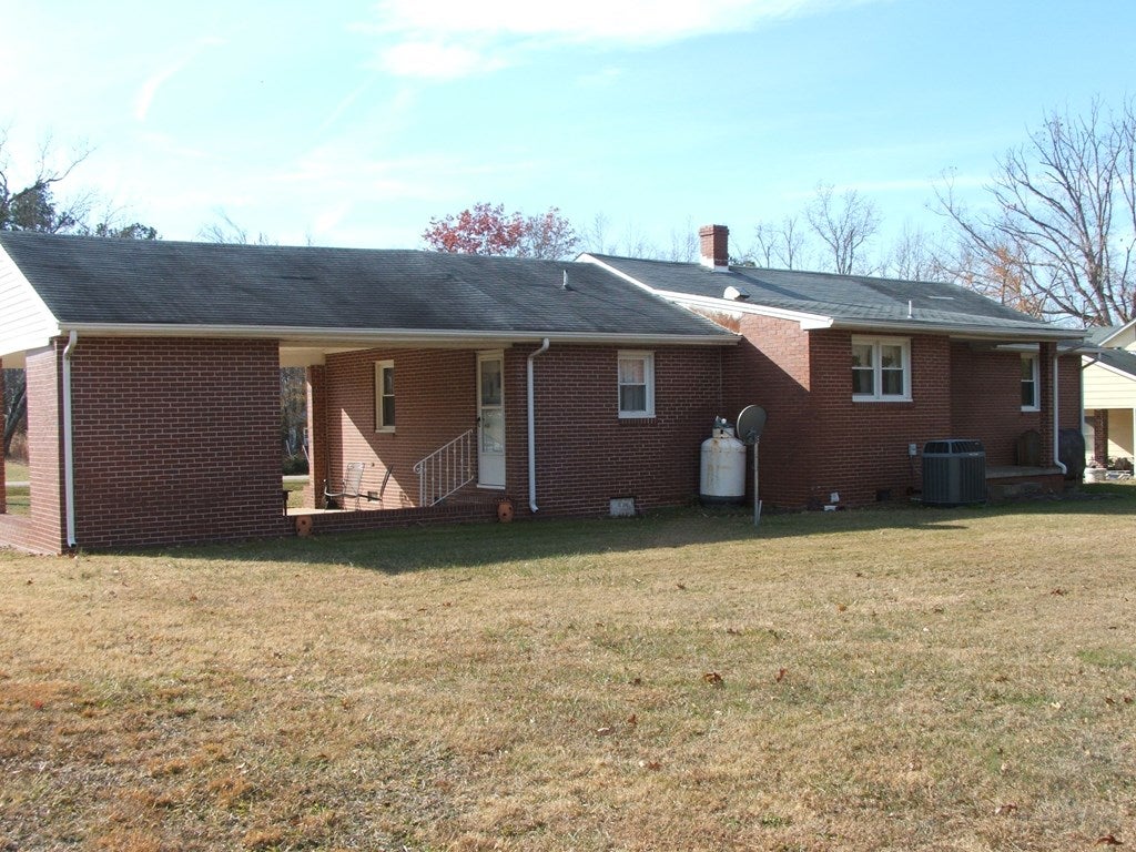 12076 Lunenburg County Road Keysville, VA 23947 - Photo 3 of 17 Gallery Image 3