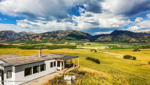 $1,300,000 | 2850 County Road 123, Bedford, WY 83112